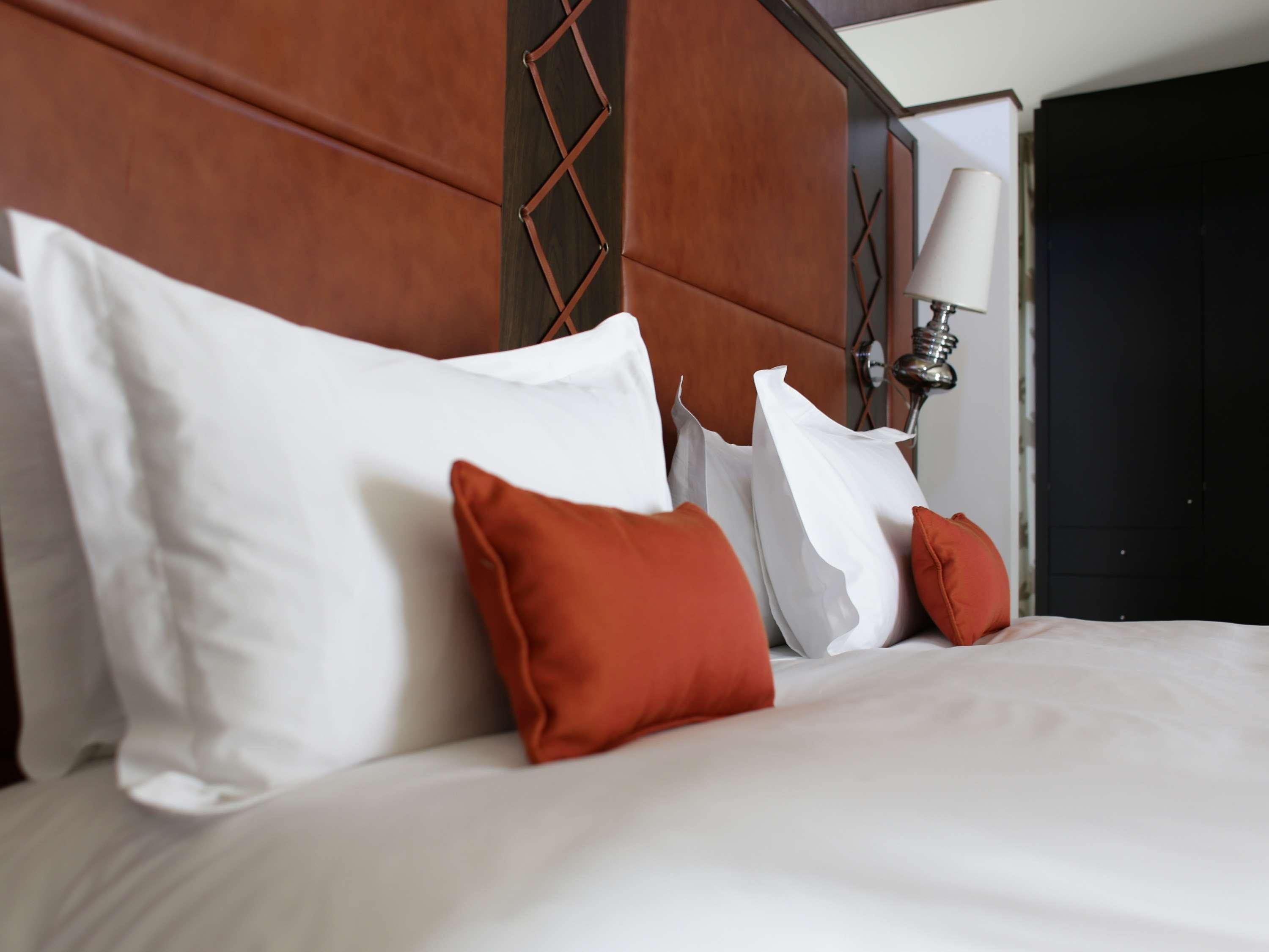 Sofitel Montevideo Casino Carrasco & Spa Εξωτερικό φωτογραφία A bed with pillows