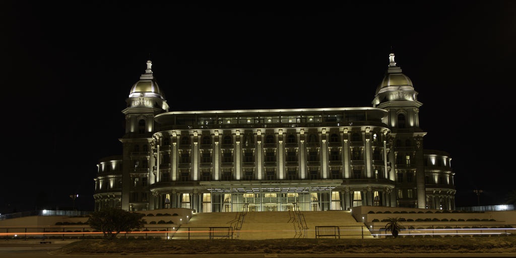 Sofitel Montevideo Casino Carrasco & Spa Εξωτερικό φωτογραφία The Grand Hotel at night